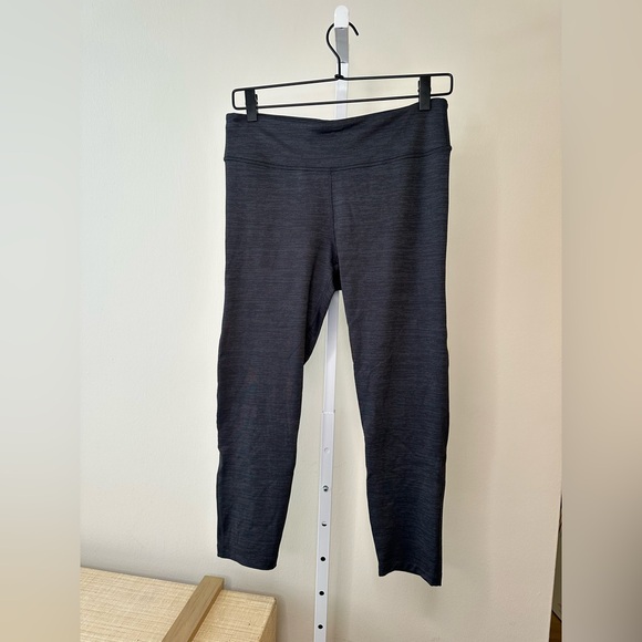 Outdoor Voices Capri Legging in Size L - Picture 1 of 4